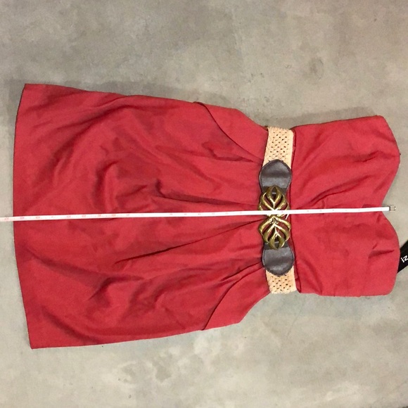 Strapless Summer Dress with Belt and Pockets - Picture 4 of 6